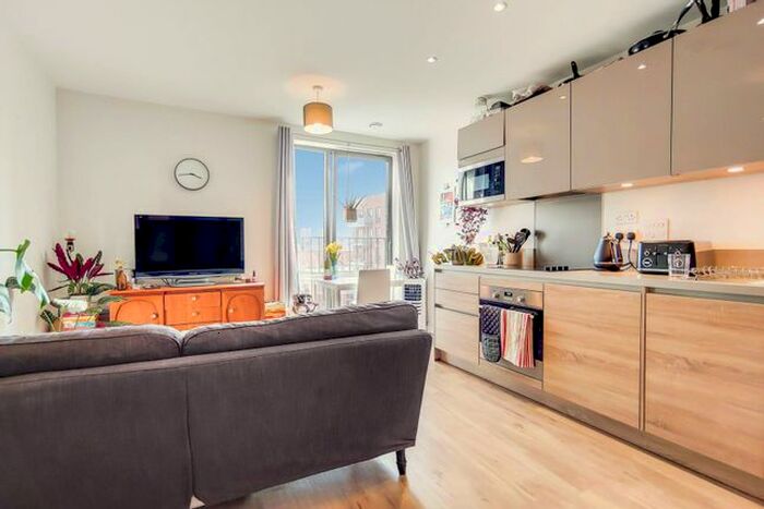 1 Bedroom Flat To Rent In Pioneer Court, Canary Wharf, London, E16