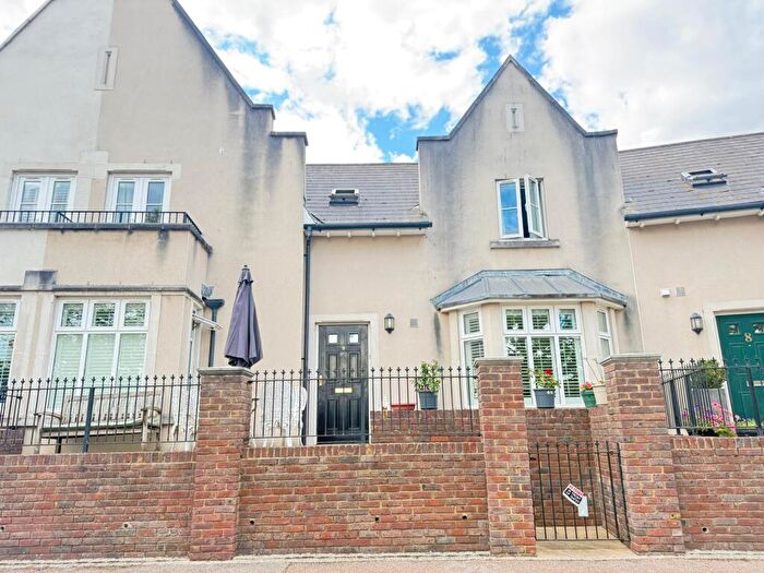 3 Bedroom House To Rent In Prioress Crescent, Greenhithe, DA9