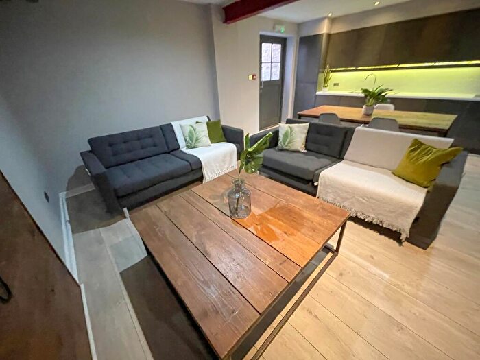 1 Bedroom House To Rent In Nelson Street, L1