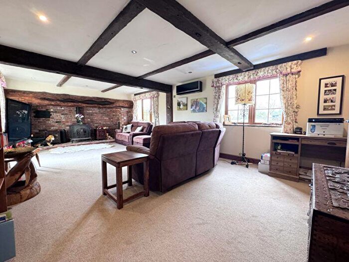 4 Bedroom Detached House For Sale In North Bestwall Road, Wareham, BH20 - Photo 4