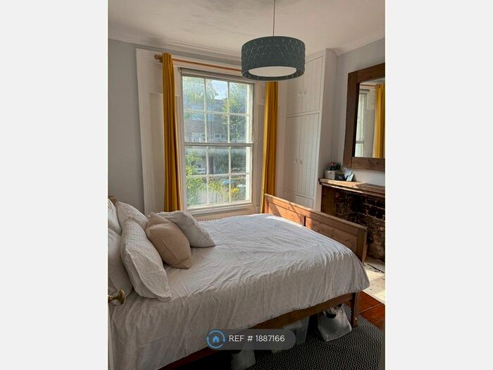 2 Bedroom Maisonette To Rent In Ashburnham Grove, Greenwich, SE10