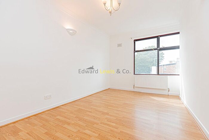 2 Bedroom Flat To Rent In Stoke Newington High Street, London, N16