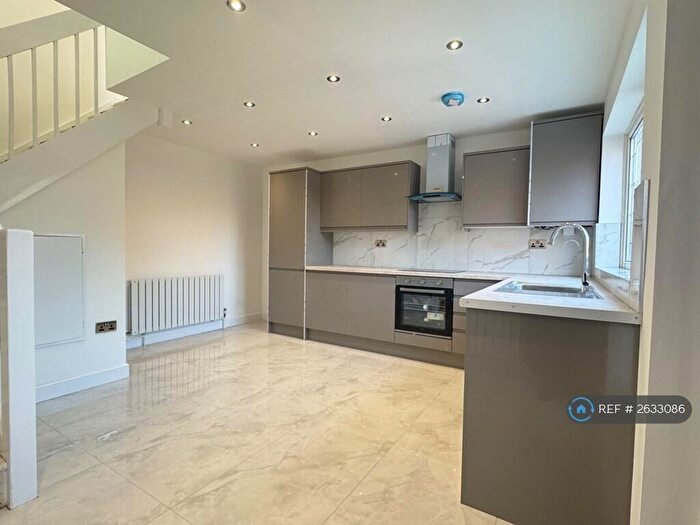 4 Bedroom Terraced House To Rent In Castle Close, London, E9