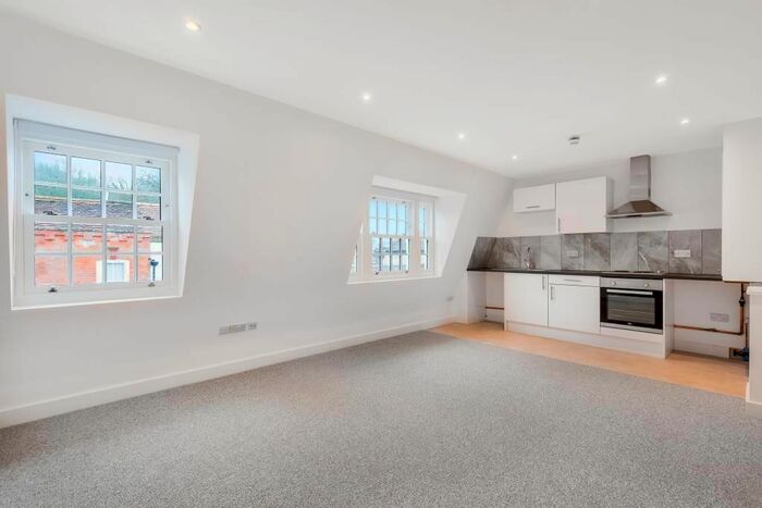 Studio To Rent In High Street, Chesham, HP5