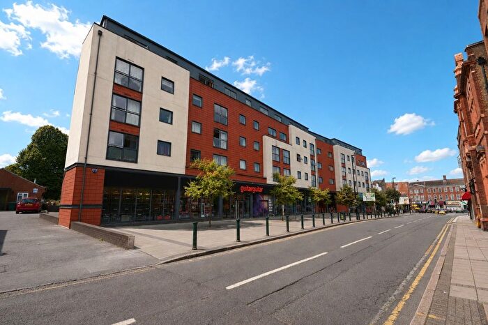 2 Bedroom Flat To Rent In Church Street, Epsom, KT17