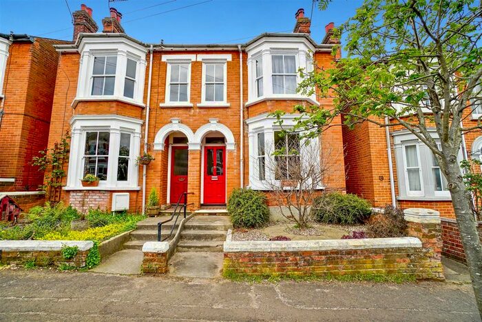 4 Bedroom Semi-Detached House To Rent In Constantine Road, Colchester, CO3