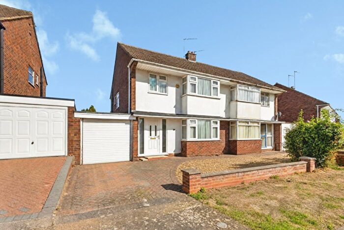 3 Bedroom Semi-Detached House For Sale In Cotswold Avenue, Northampton, Northamptonshire, NN5