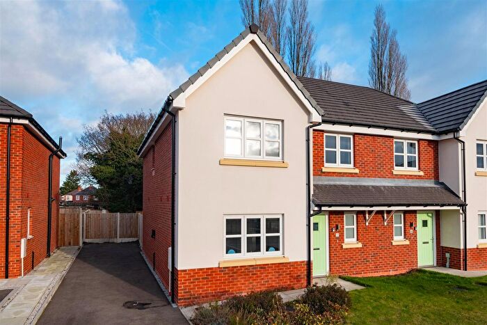 4 Bedroom Semi-Detached House For Sale In Scholars Close, Lostock Hall, PR5