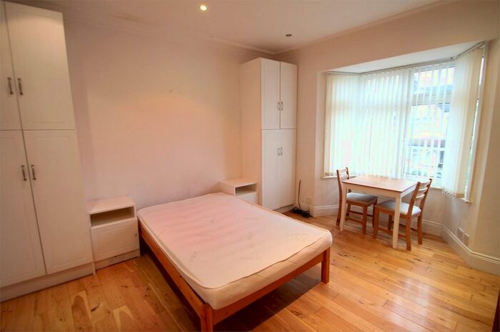 Studio To Rent In Holdenhurst Avenue, North Finchley, N12