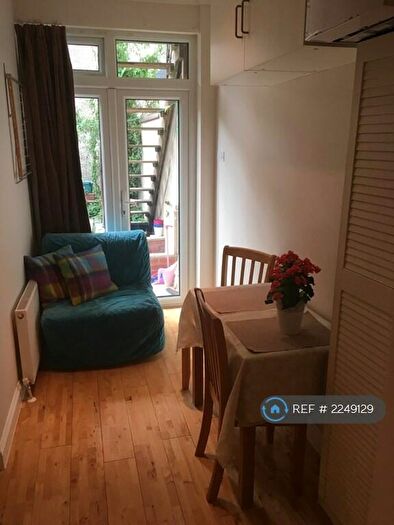Studio To Rent In Etherley Road, London, N15