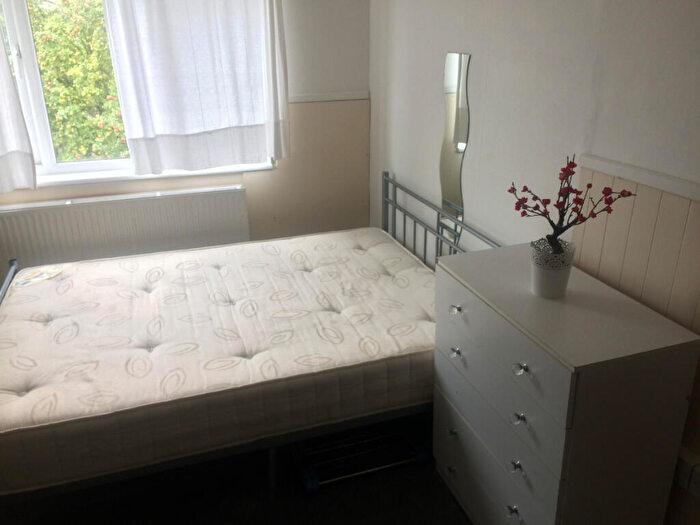 1 Bedroom Detached House To Rent In Kenwyn Drive, London, NW2