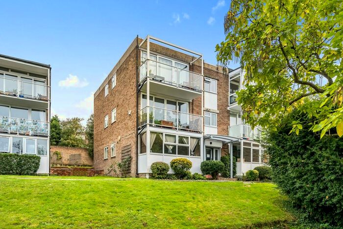 2 Bedroom Flat For Sale In Averil Grove, Norwood, London, SW16