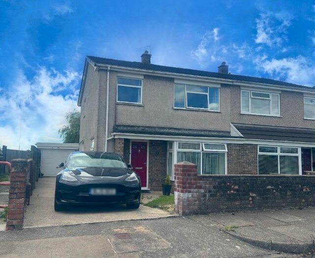 3 Bedroom Property To Rent In Heol Mair, Bridgend, CF31