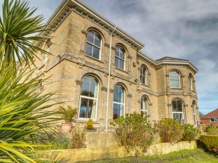 2 Bedroom Flat To Rent In Under Minnow Road, Barnstaple EX31