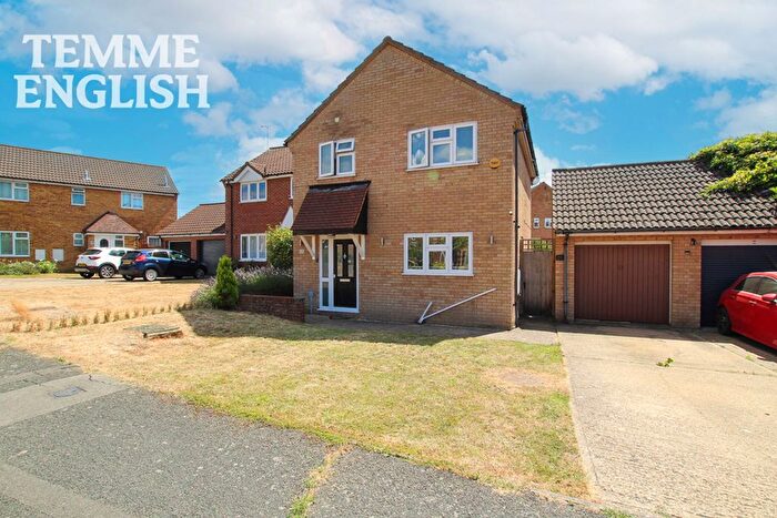 3 Bedroom Detached House For Sale In Heybridge Drive, Wickford, SS12