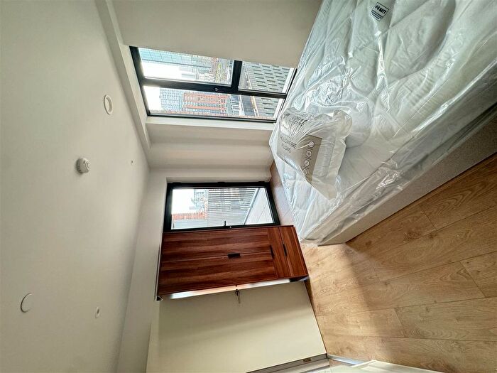 2 Bedroom Flat To Rent In Waterhouse Tower, Dutton Street, Manchester, M3