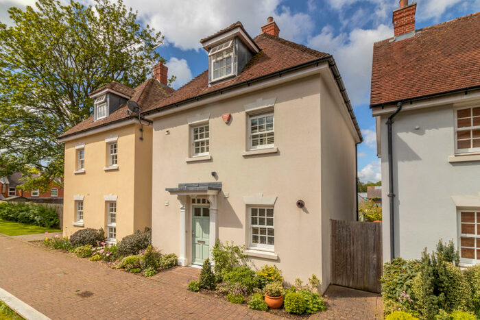 3 Bedroom Detached House To Rent In Burgage Mews, Alresford, SO24