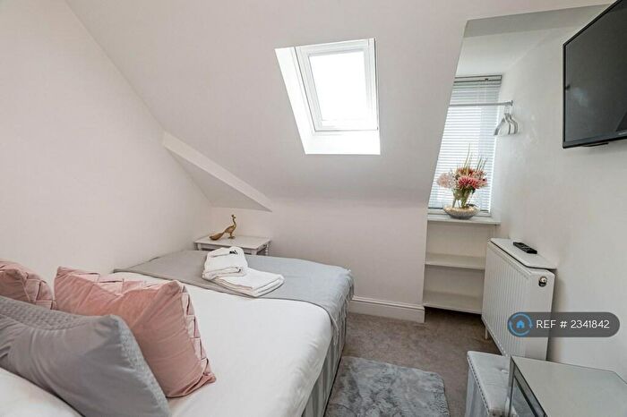 2 Bedroom Flat To Rent In Approach Road, Poole, BH14