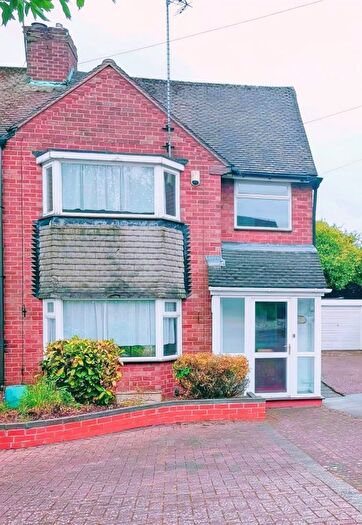 3 Bedroom Semi Detached House To Rent In Wimperis Way, Pheasey Estate, Birmingham, B43