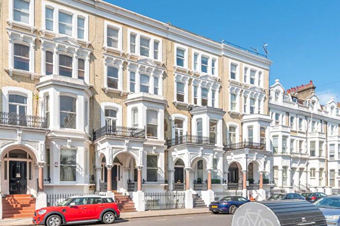 2 Bedroom Flat For Sale In Redcliffe Square, Chelsea, London, SW10