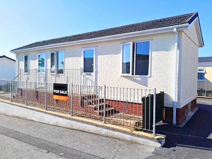 1 Bedroom Park Home For Sale In Plumtree Park, Bircotes, Doncaster, Nottinghamshire, DN11