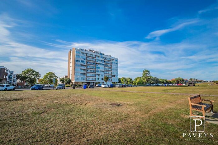 2 Bedroom Apartment For Sale In The Esplanade, Frinton-On-Sea, CO13