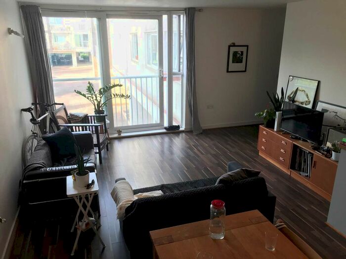 3 Bedroom Flat To Rent In Borland Road, Nunhead, SE15