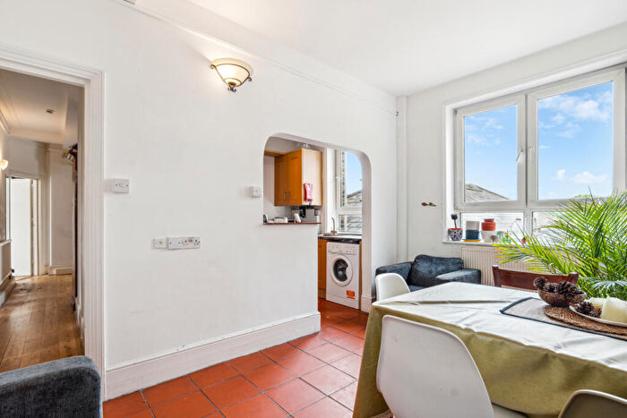 3 Bedroom Flat To Rent In Salisbury House, Highbury Corner, N5
