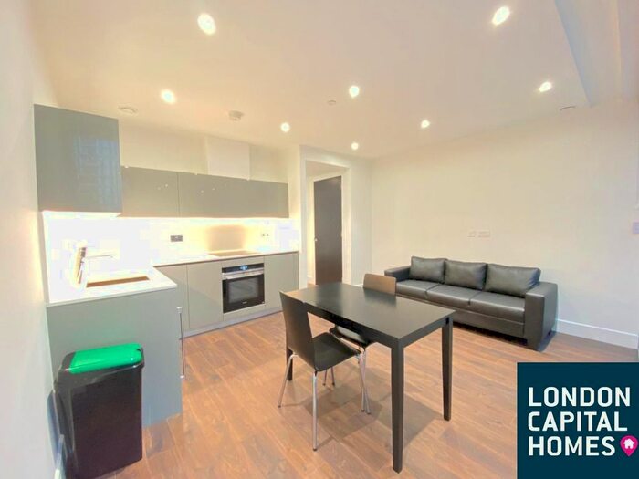 Studio To Rent In Neroli House, Piazza Walk, London, E1