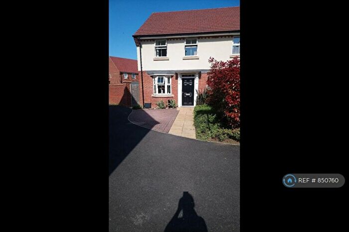 3 Bedroom Semi-Detached House To Rent In Glenleigh Park, Havant, PO9
