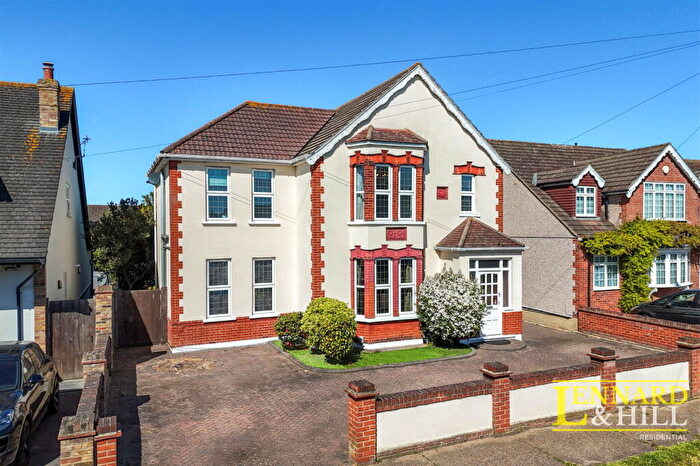4 Bedroom Detached House For Sale In Victoria Avenue, North Grays, RM16