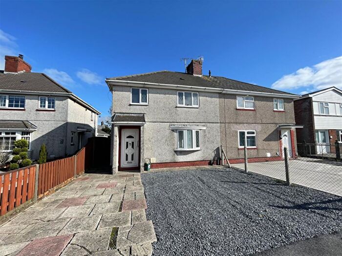 3 Bedroom Semi-Detached House For Sale In Martin Road, Llanelli, SA15