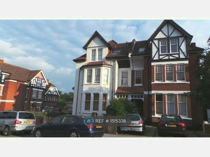 3 Bedroom Flat To Rent In Gleneldon Road, London, SW16