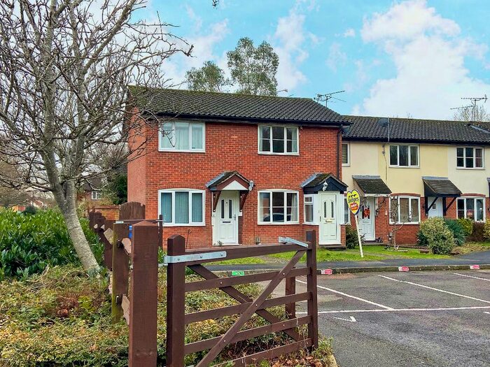 2 Bedroom Property To Rent In Nightingale Close, Farnborough, Hampshire GU14