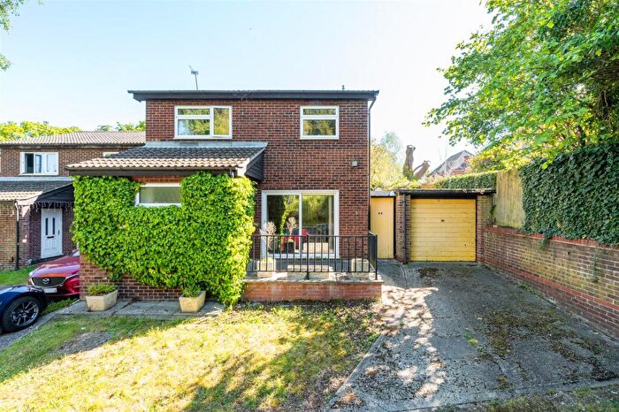 4 Bedroom Detached House For Sale In Benson Close, Reading, RG2