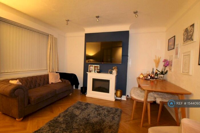 2 Bedroom Maisonette To Rent In London, London, N3