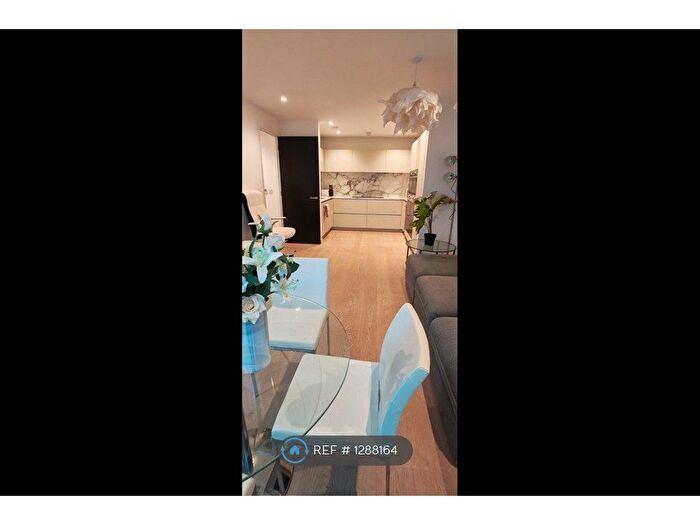 2 Bedroom Flat To Rent In Brandon House, London, SE1