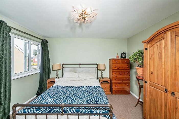 2 Bedroom Flat For Sale In Langdale Gardens, Earley, Reading, RG6