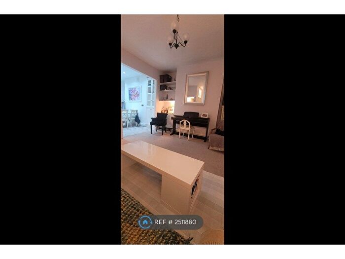 1 Bedroom Flat To Rent In Cedarne Road, London, SW6