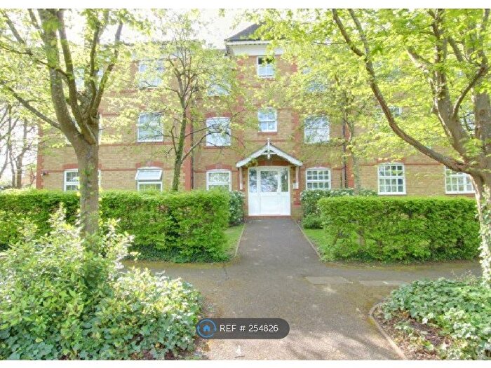2 Bedroom Flat To Rent In Winchmore Hill, London, N21