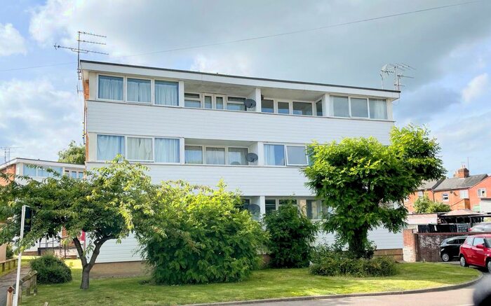 2 Bedroom Flat To Rent In Ivester Court, Wing Road, Linslade, LU7