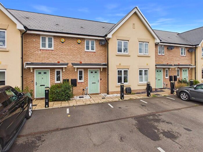 3 Bedroom House For Sale In Keywood Drive, Hersham, KT12