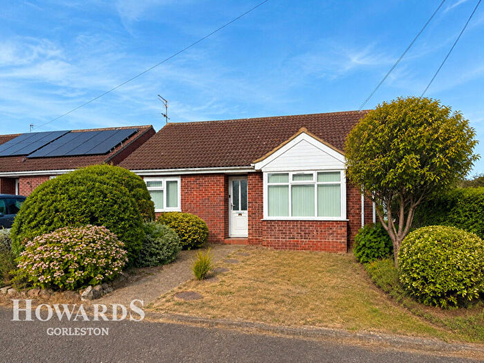 3 Bedroom Detached Bungalow For Sale In Anglian Way, Hopton, NR31