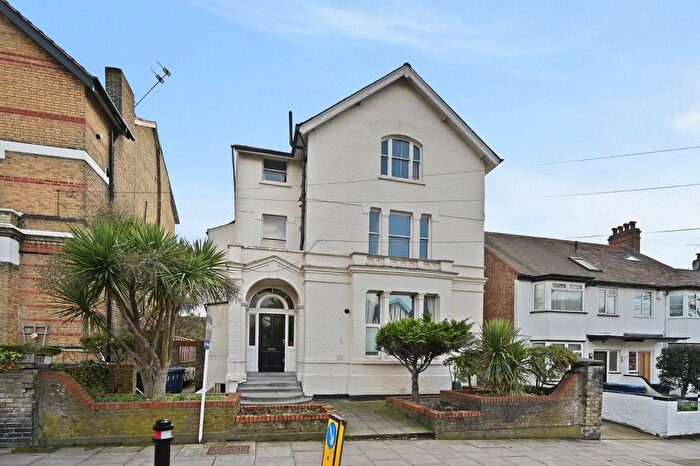 2 Bedroom Flat For Sale In Acacia Road, Acton, W3