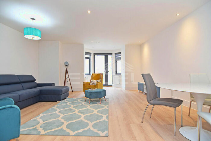 2 Bedroom Apartment To Rent In Finchley Lane, Hendon, London, NW4