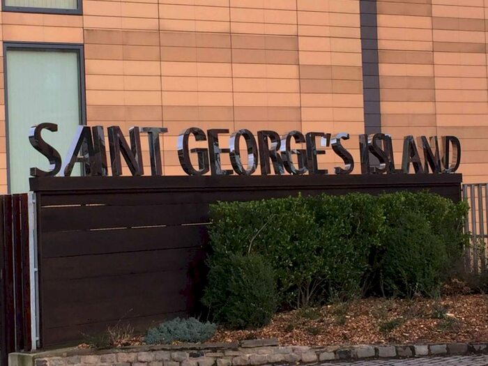 2 Bedroom Apartment To Rent In Block, Kelso Place, St Georges Island, M15