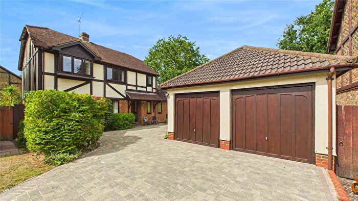 4 Bedroom Detached House For Sale In Lightwater, Surrey, GU18