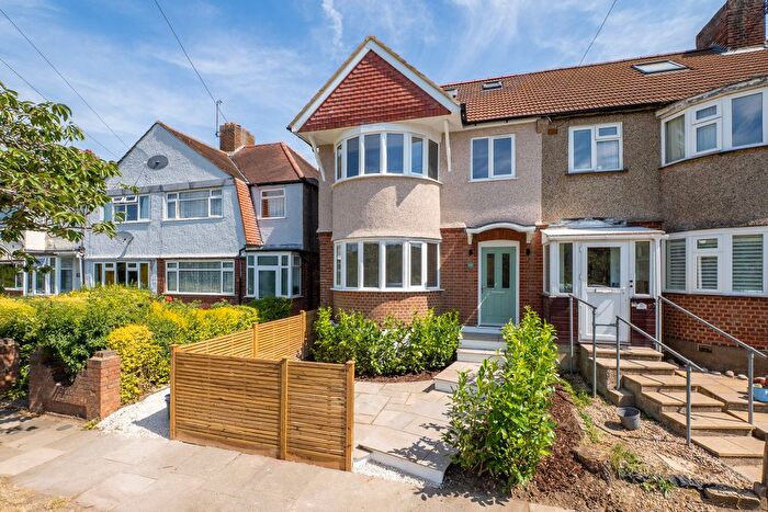 4 Bedroom End Terrace House For Sale In Holne Chase, Morden, SM4