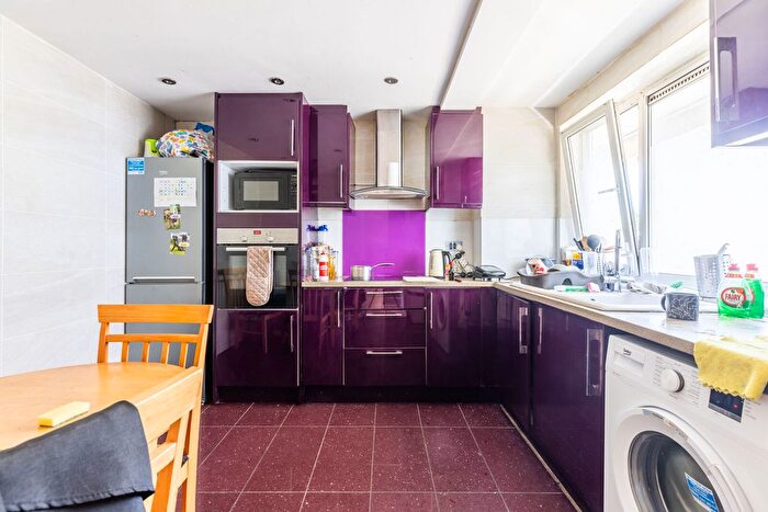 4 Bedroom Maisonette To Rent In Guerin Square, Bow, London, E3