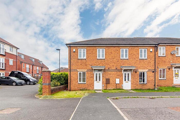 3 Bedroom End Of Terrace House For Sale In Monarch Court, Newcastle Upon Tyne, NE12